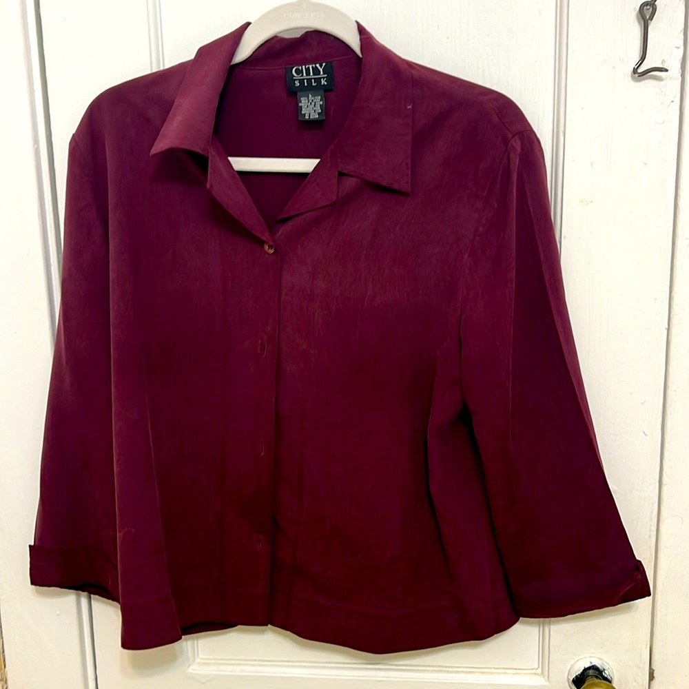 100% silk button down short in maroon/wine color size L
